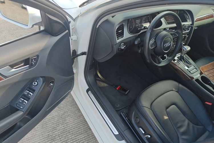 奥迪A4L 2015款 35 TFSI 自动舒适型中控内饰20