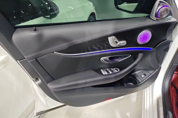 奔驰E级(进口) 2023款 E 260 时尚型运动版中控内饰7007