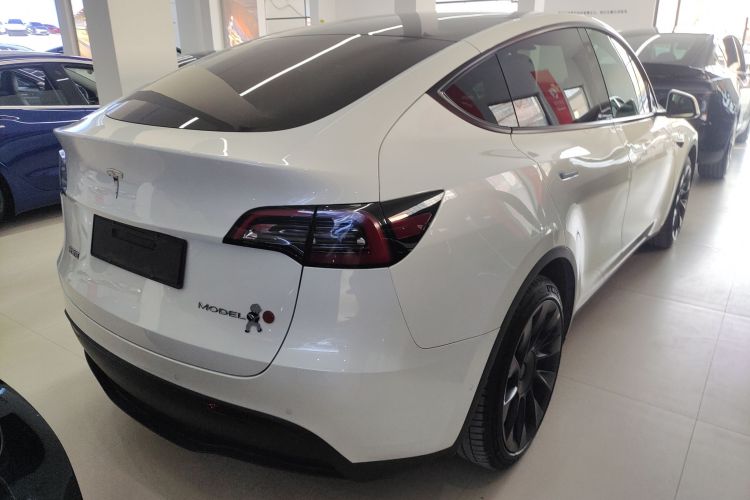 特斯拉 Model Y 2022款 改款 后轮驱动版车身外观7