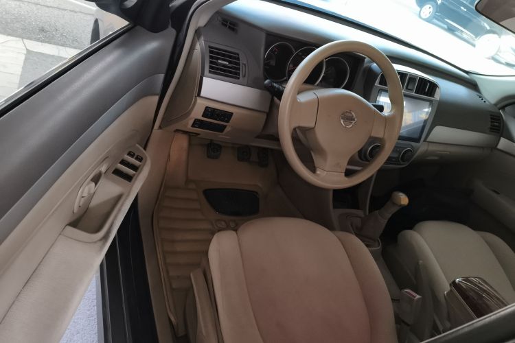 日产 轩逸 2012款 经典 1.6XE 手动舒适版中控内饰20