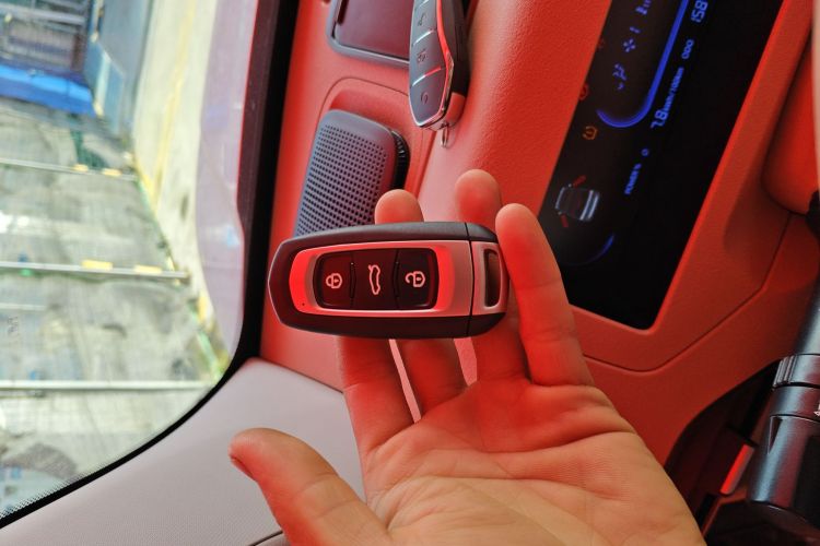 吉利银河 2023款 熊猫mini 200km 耐力熊中控内饰7001