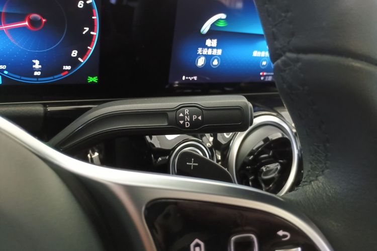 奔驰GLA 2023款 GLA 200中控内饰18