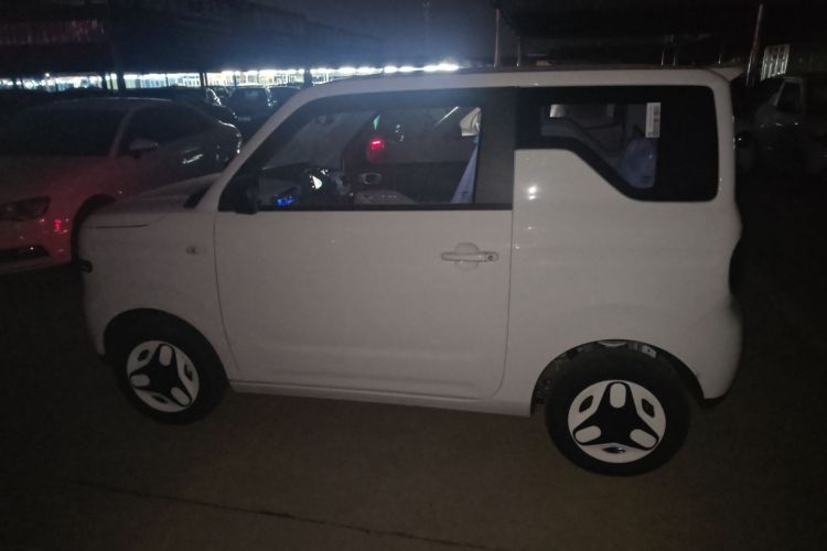 吉利银河 熊猫 2025款 210km 元气熊车身外观4