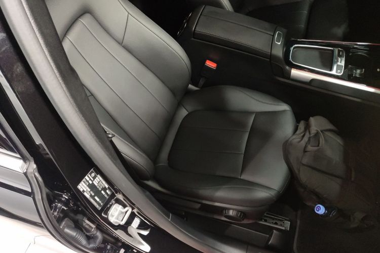 奔驰GLB 2024款 改款 GLB 220 动感型局部细节41