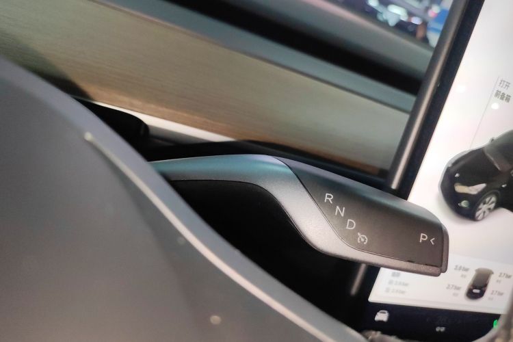 特斯拉 Model Y 2021款 标准续航后驱版中控内饰18