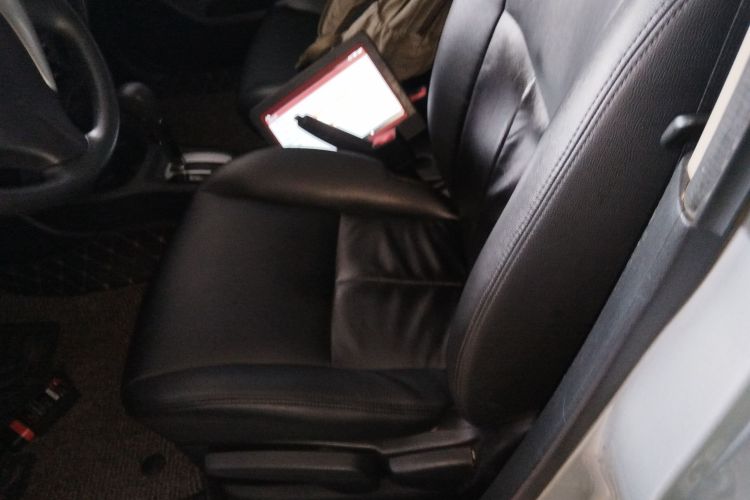 日产 骊威 2013款 劲锐 1.6XL CVT舒适版局部细节19