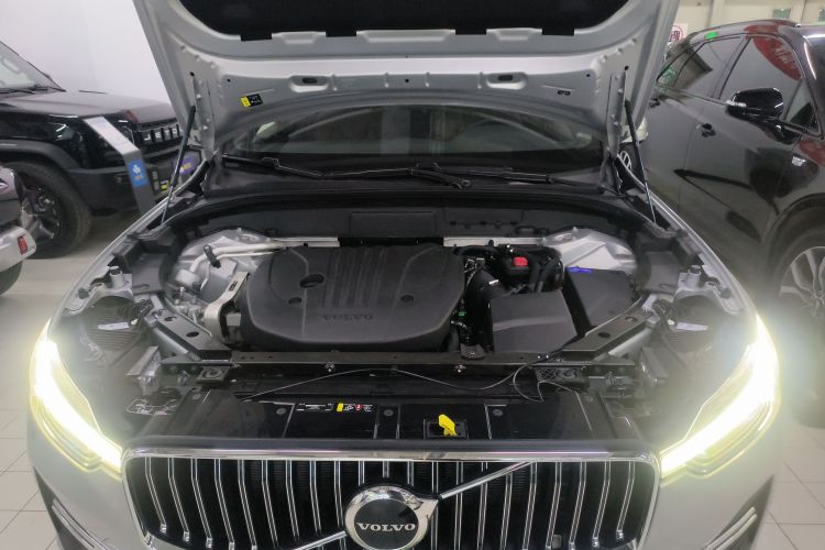 沃尔沃XC60 2024款 B5 四驱智逸豪华版机舱底盘24