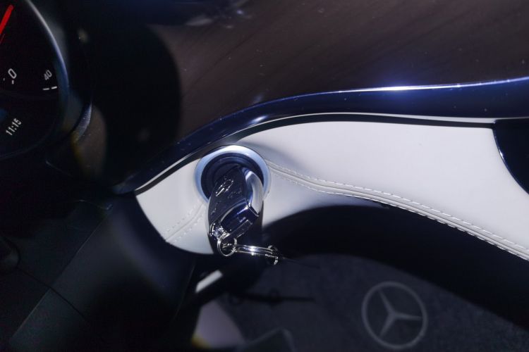 奔驰V级 2021款 V 260 L 长轴距豪华版中控内饰11