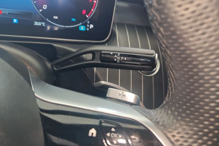 奔驰C级 2023款 C 200 L 运动版中控内饰18