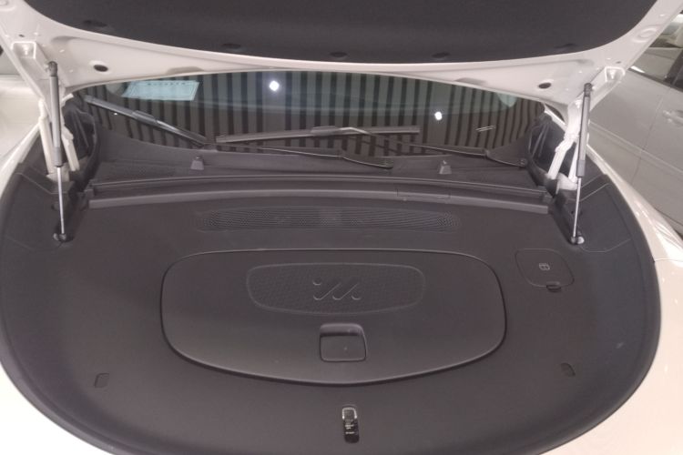 智己汽车 智己LS6 2025款 长续航灵蜥智享版机舱底盘24