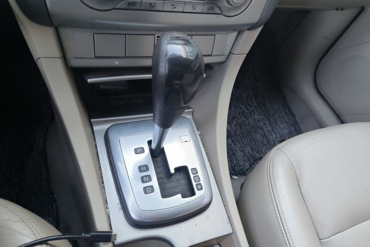 福特 福克斯 2013款 三厢经典 1.8L 自动时尚型中控内饰18