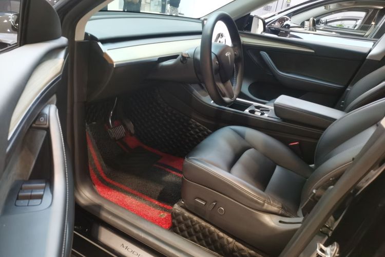 特斯拉 Model Y 2022款 长续航全轮驱动版中控内饰7003