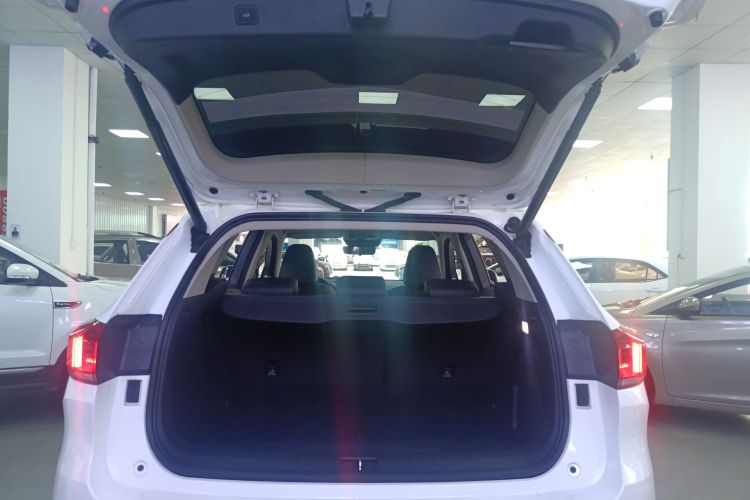 魏牌 VV6 2020款 2.0T 两驱智护+机舱底盘23