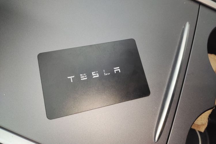 特斯拉 Model Y 2023款 长续航全轮驱动版中控内饰11