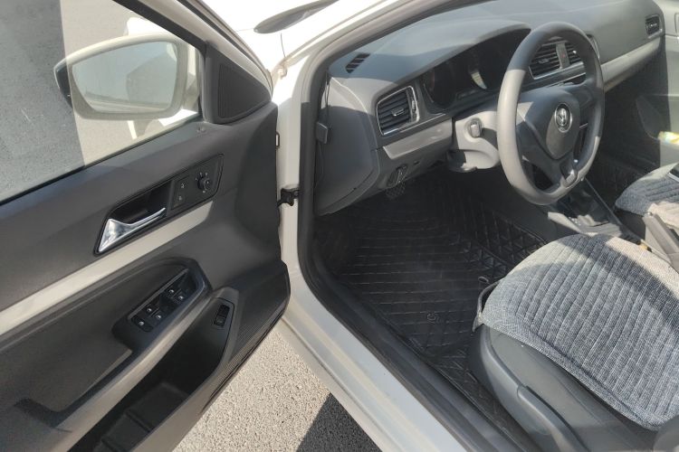 大众 朗逸 2017款 1.6L 自动风尚版中控内饰20