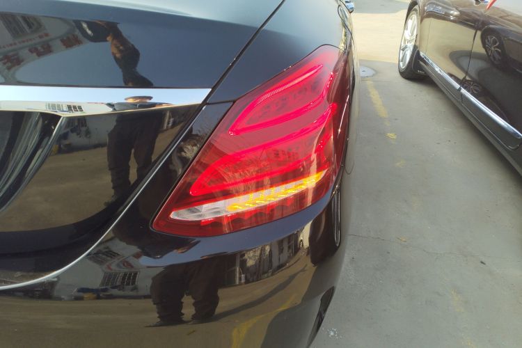 奔驰C级 2017款 C 180 L 运动版车身外观9