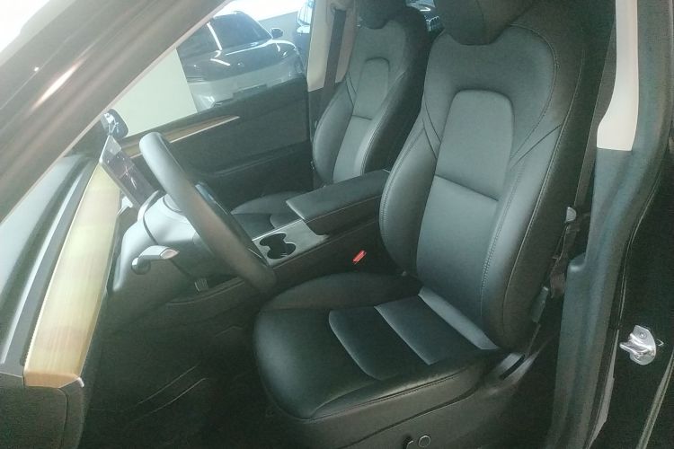 特斯拉 Model Y 2022款 改款 长续航全轮驱动版中控内饰19