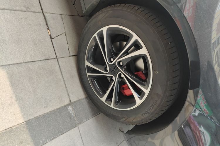 别克 君威 2020款 552T 精英型车身外观10