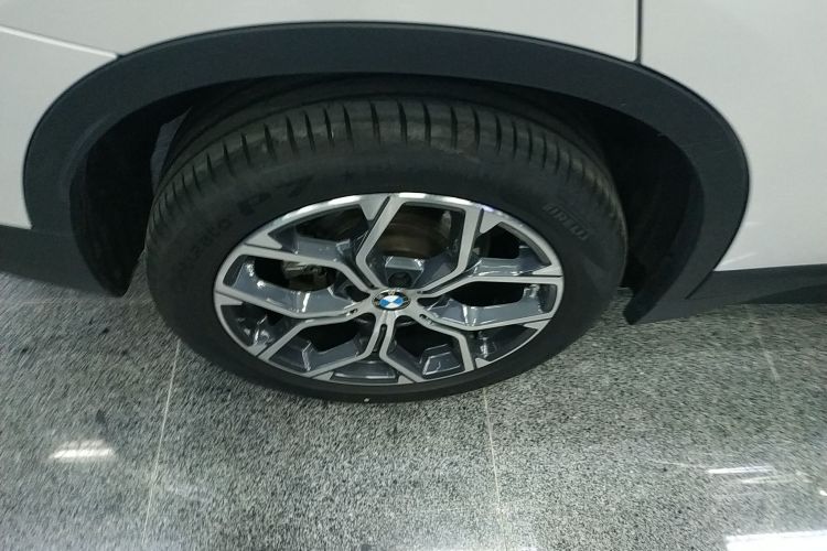 宝马X1 2022款 sDrive25Li 领先型车身外观6008