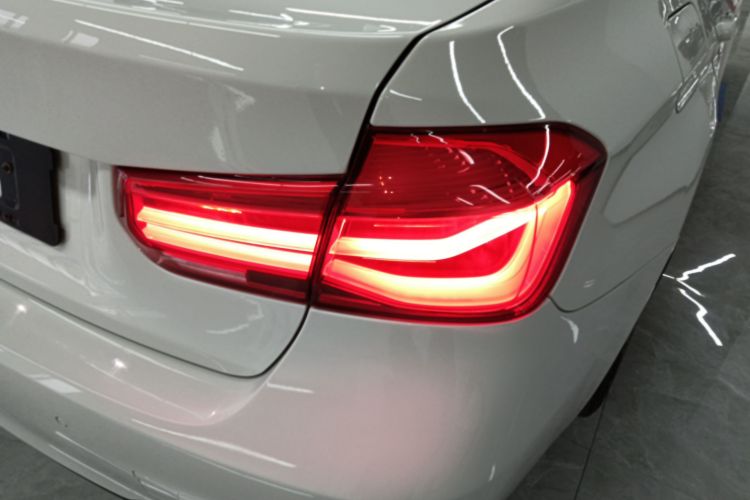 宝马3系 2017款 320Li M运动型车身外观9