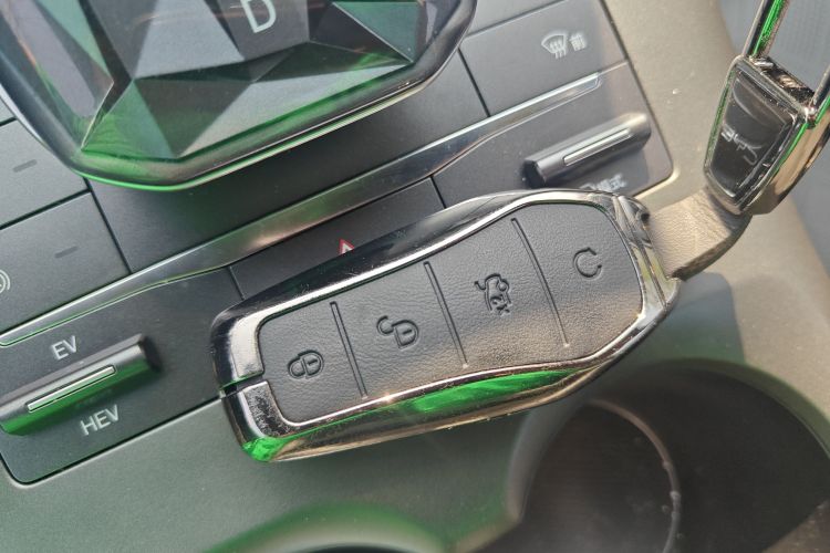 比亚迪 秦PLUS 2025款 DM-i 智驾版 55KM领先型中控内饰7001