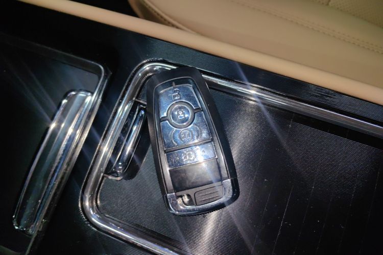 林肯 冒险家 2020款 2.0T 四驱尊雅版中控内饰7001