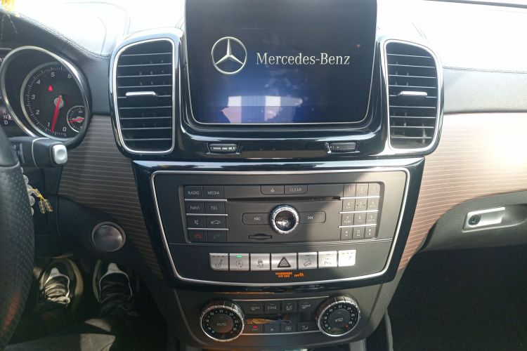 奔驰GLE 2018款 GLE 320 4MATIC 动感型臻藏版中控内饰16