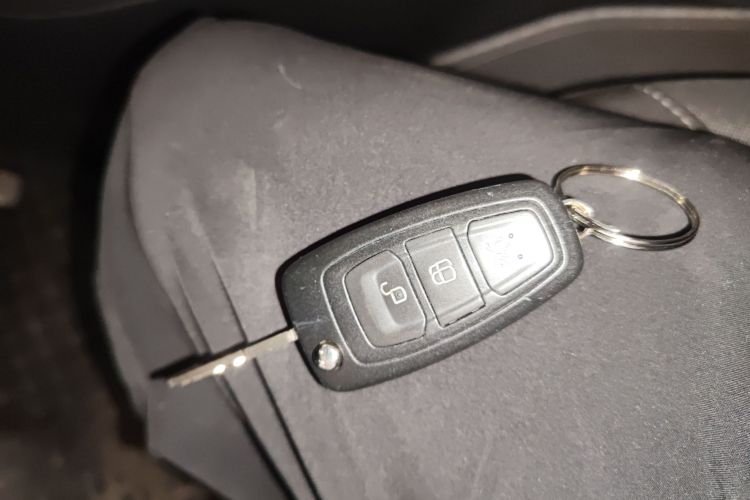 福特 福克斯 2018款 两厢经典 1.6L 自动舒适型智行版中控内饰7001