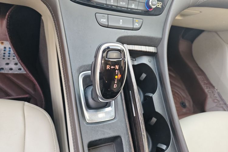 别克 君越 2016款 20T 领先型中控内饰18