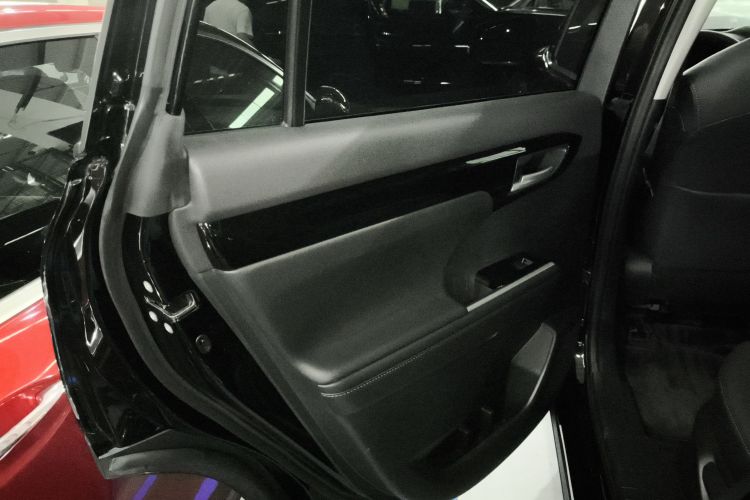 丰田 汉兰达 2023款 2.5L智能电混双擎两驱尊贵版 7座中控内饰49