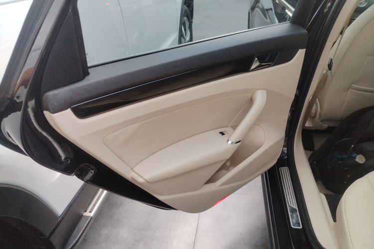 大众 帕萨特 2013款 1.8TSI DSG尊荣版中控内饰7008