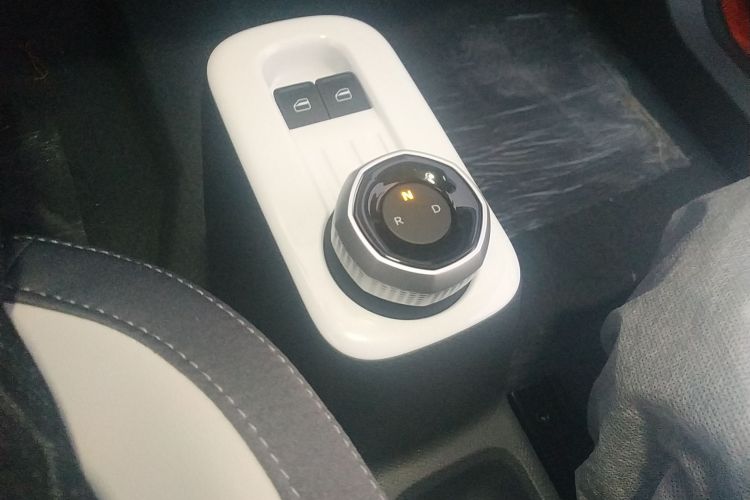 吉利银河 2025款 210km 熊猫骑士中控内饰18