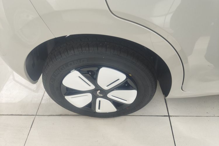 五菱汽车 宏光MINIEV 2025款 四门版 臻享+款车身外观6008