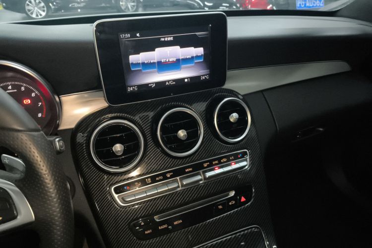 奔驰C级 2018款 C 200 运动版中控内饰16