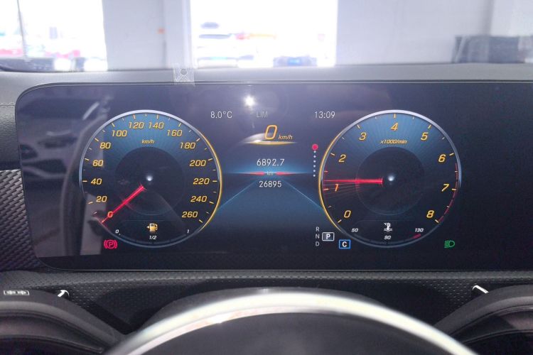 奔驰A级 2020款 改款 A 180 L 运动轿车特殊配置中控内饰14