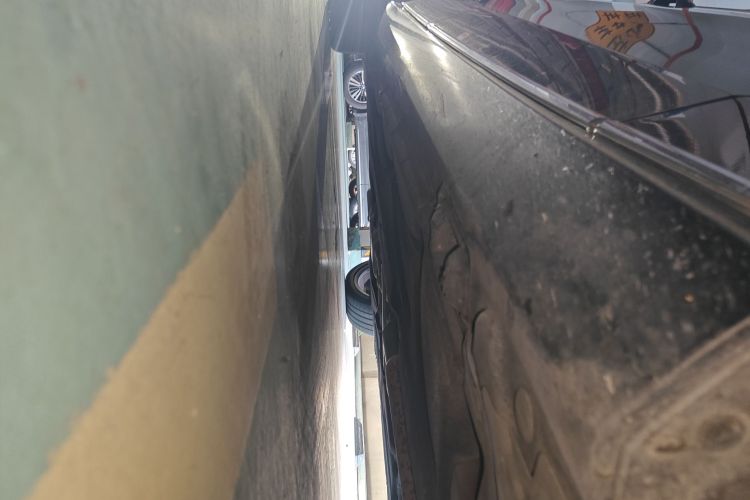 奔驰E级 2014款 E 260 L 豪华型局部细节9001