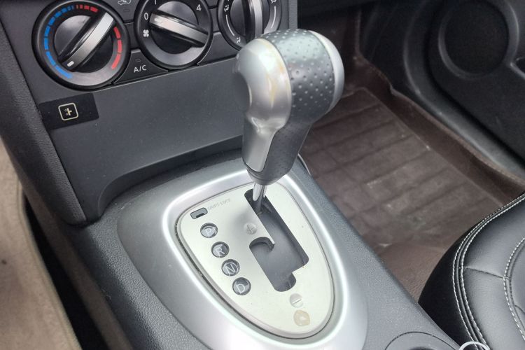 日产 逍客 2015款 2.0XL 酷火 CVT 2WD中控内饰18