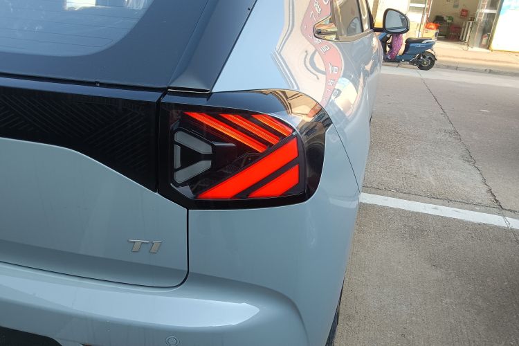 ARCFOX极狐 极狐T1 2025款 320 PRO车身外观9