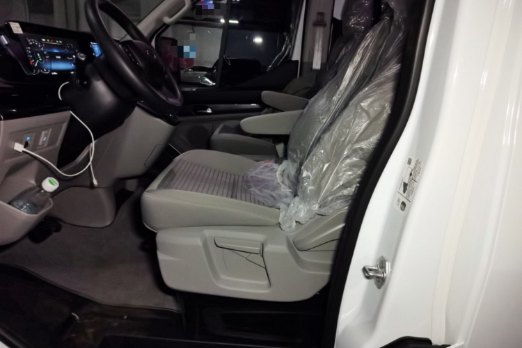 福特 全顺T8 2024款 T8 2.3T柴油自动短轴中顶6座多功能版3/3中控内饰19