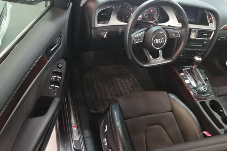 奥迪A4L 2012款 2.0 TFSI 自动运动型中控内饰7003