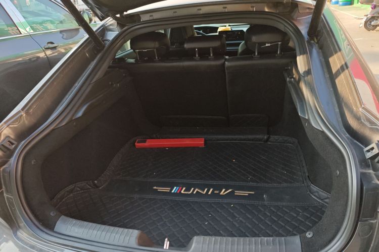 长安UNI-V 2022款 1.5T 尊贵型局部细节23