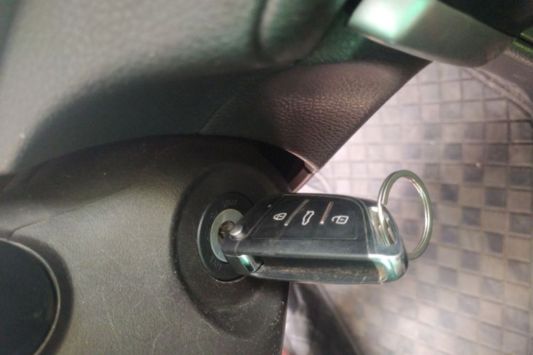 丰田 威驰 2014款 1.5L 自动智臻版中控内饰11