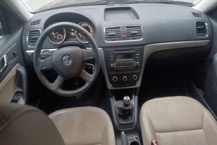 斯柯达 Yeti 2014款 1.4TSI 手动探索版中控内饰12