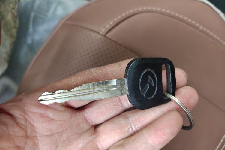 金龙 金威 2014款 2.5T玉柴创享型YC4FB90-P40C中控内饰11