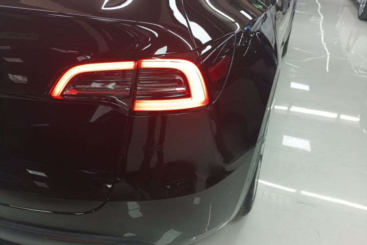 特斯拉 Model Y 2022款 改款 后轮驱动版车身外观9