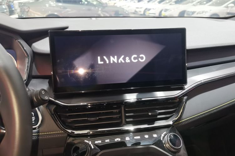 领克06 EM-P 2023款 1.5T Remix PHEV Hero中控内饰12