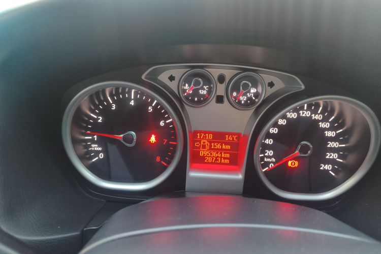 福特 福克斯 2013款 两厢经典 1.8L 手动基本型中控内饰14