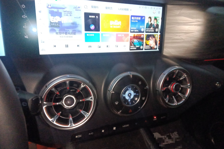坦克300 2024款 2.0T 穿越者中控内饰16