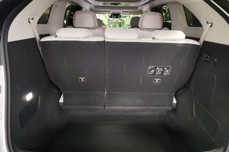 小鹏X9 2025款 740超长续航 Max局部细节23