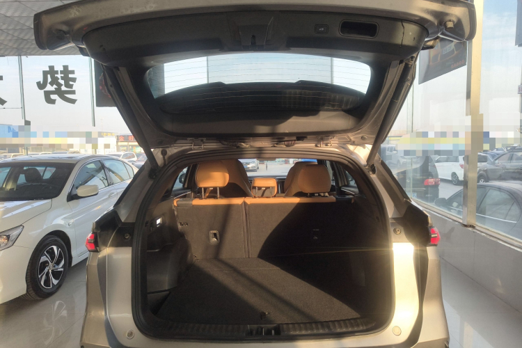 吉利银河 银河L7 2023款 1.5T 115km 星舰机舱底盘23